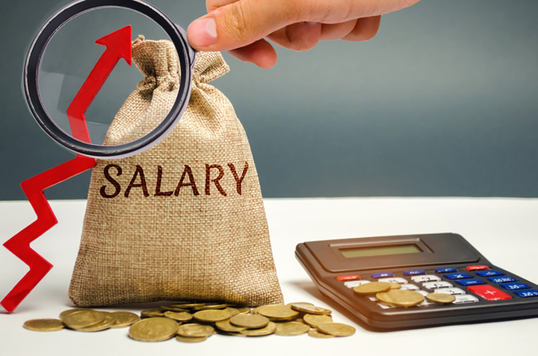 配合基本工資自115年1月1日起調高為29,500，勞、健保費用調整